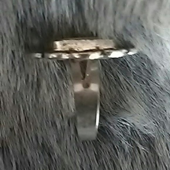 Silver-toned  With Off White Accent Adjustable Ring - Picture 9 of 9